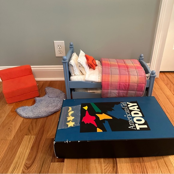 AMERICAN GIRL - The Trundle Bed, Room Decor and Bedding Set - Blue Stars - Picture 2 of 8